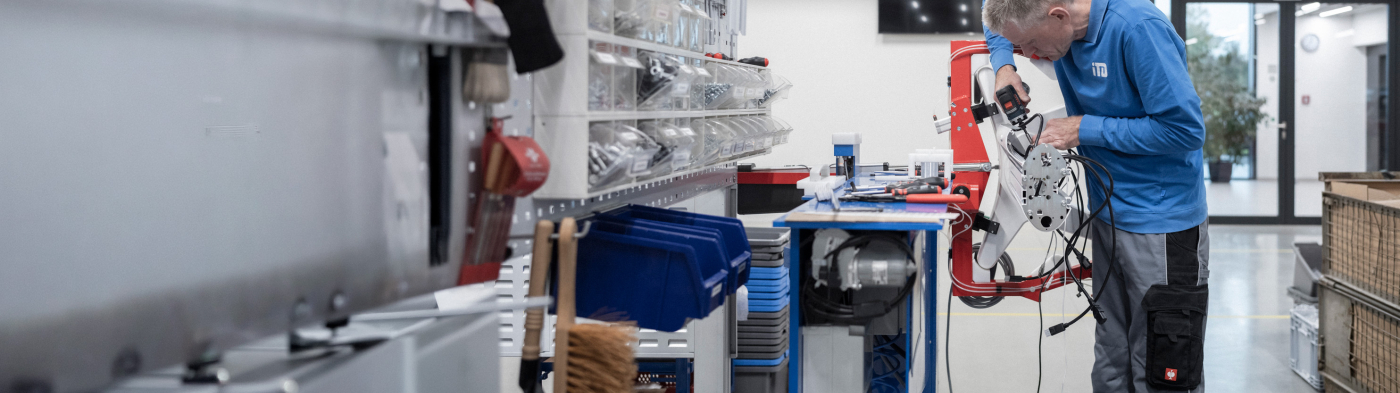 Service medical cart cabling from iTD